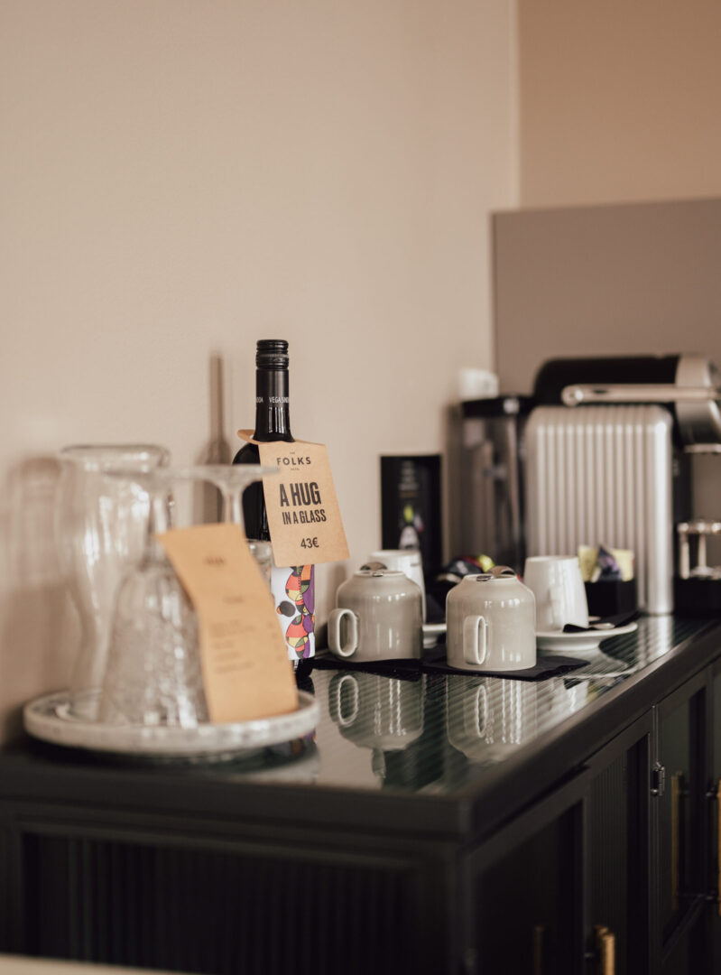 Corner-huoneen kahvinurkkaus Nespresso-kahvinkeittimellä