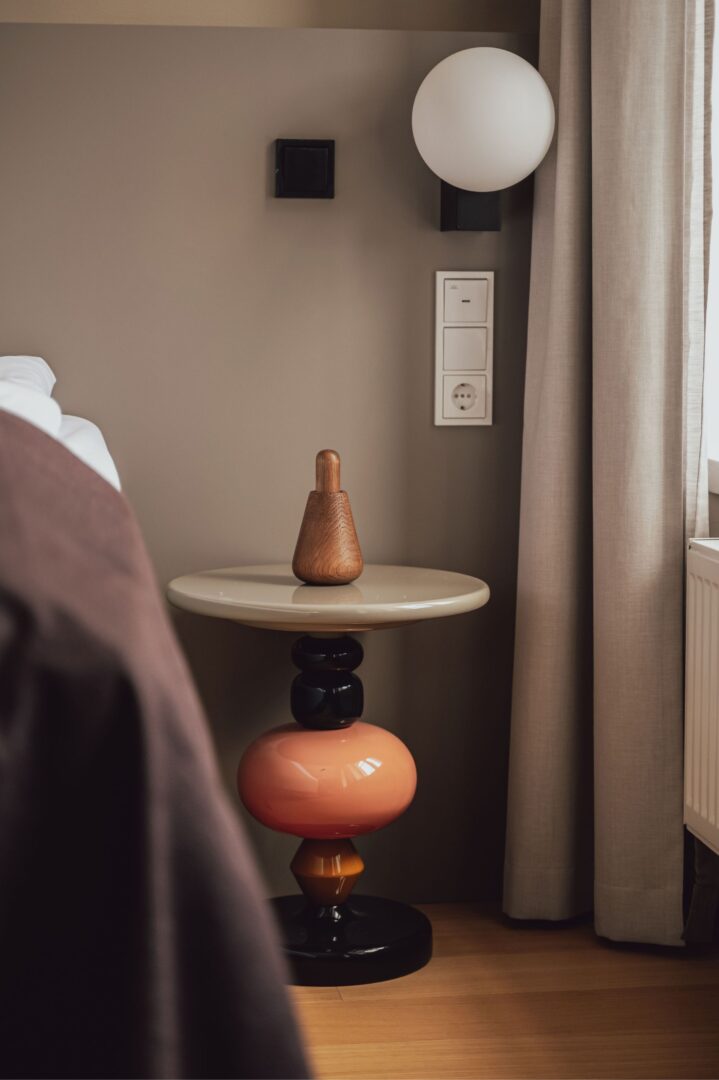 DeLuxe-huone yksityiskohta suomalainen design-hotelli